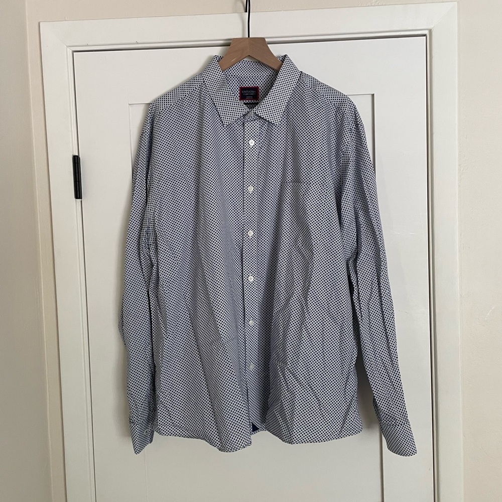 UNTUCKit Blue and White Casual Button Down Shirt